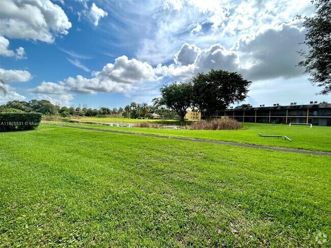 Building Photo - 1808 Meadows Cir W Unit 1808 Rental