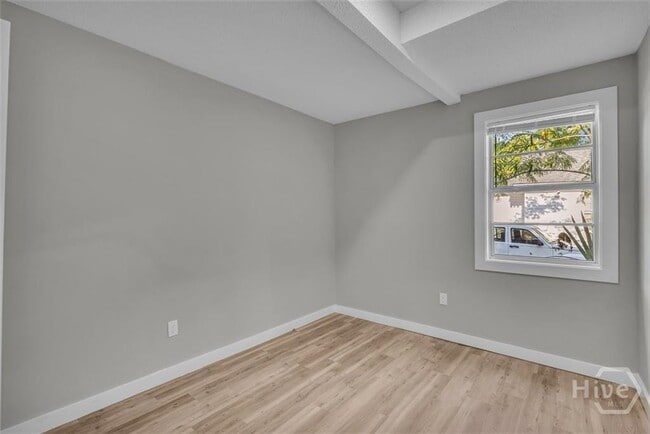 Photo - 832 W 44th St Unit 832 W 44th St