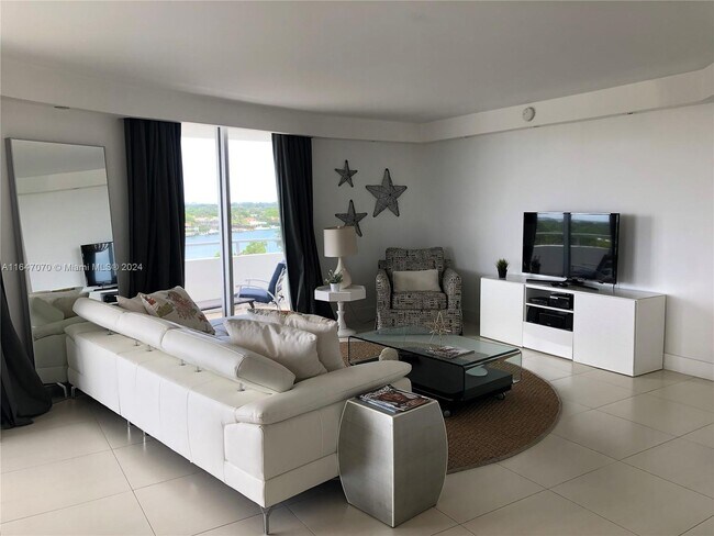 Photo - 5151 Collins Ave Condo Unit 923