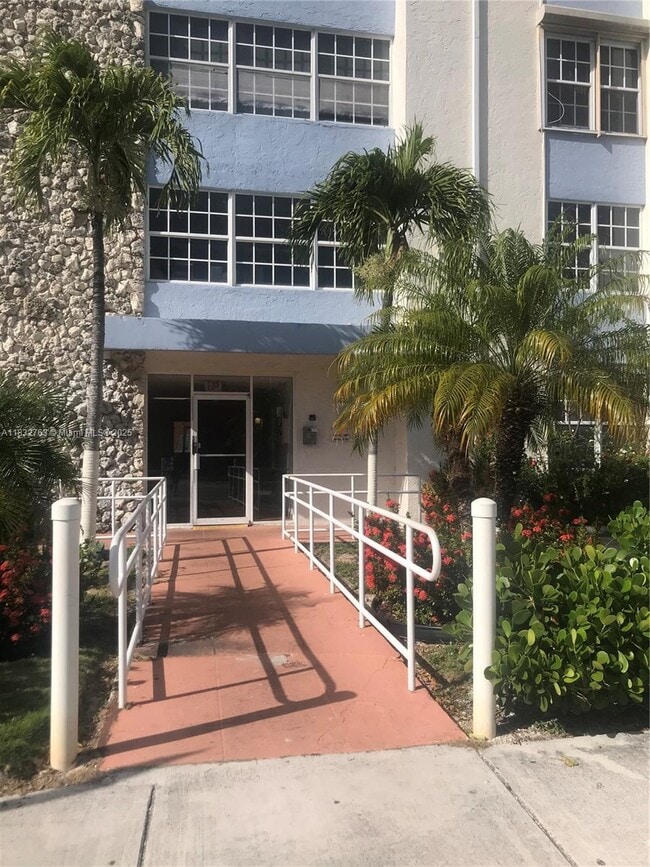 Photo - 3551 SW 9th Terrace Unidad 206 Rental
