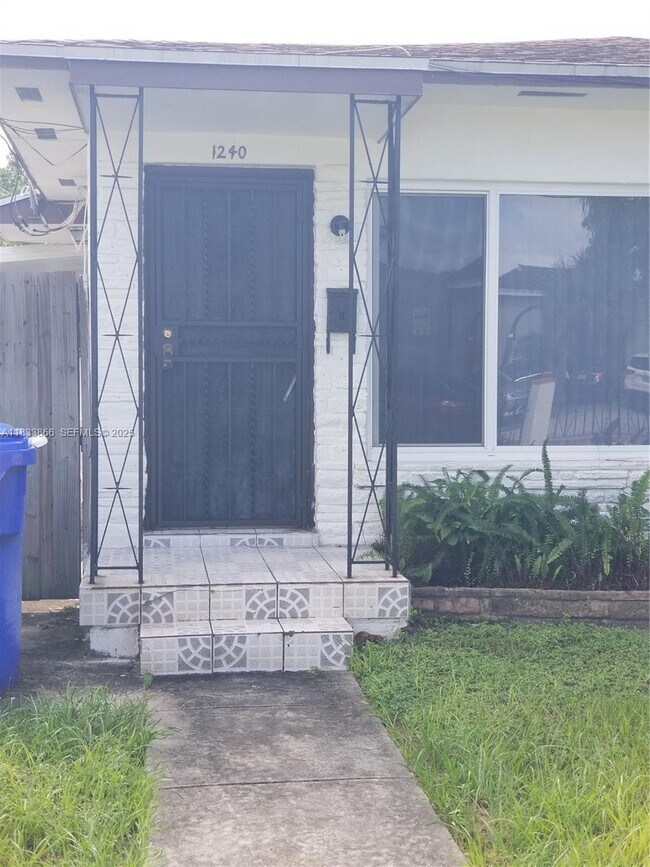 Photo - 1240 SW 22nd Terrace Unidad 1