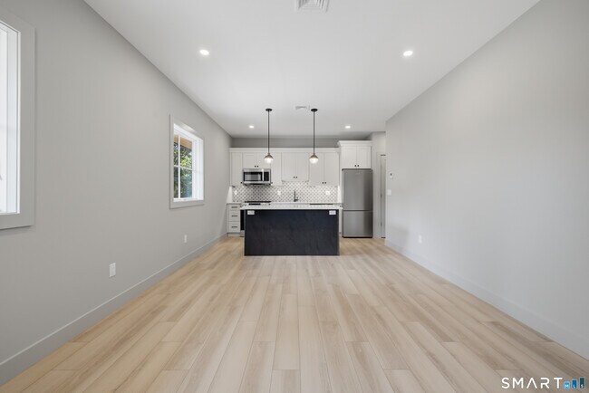 100 W Main St Unit A