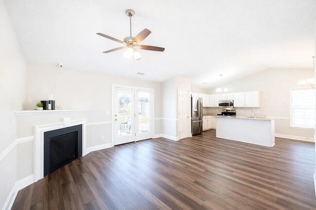 Photo - 207 Manitou Way