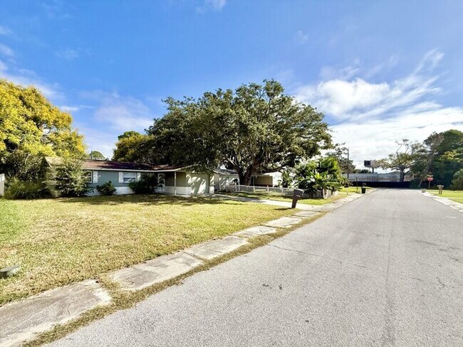 Photo - 5707 Quist Dr