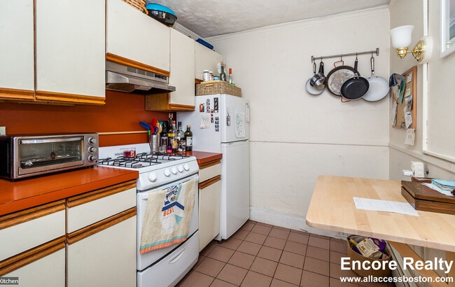 94 W Cedar St Unit 2