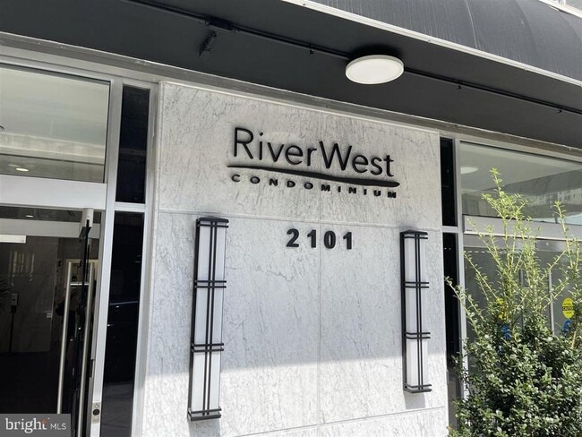 Building Photo - 2101 Chestnut St Unit 402