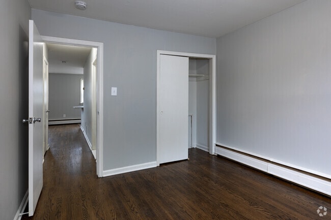 1BR, 1BA - 760SF Bedroom