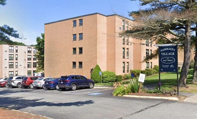 Building Photo - 330 Main St