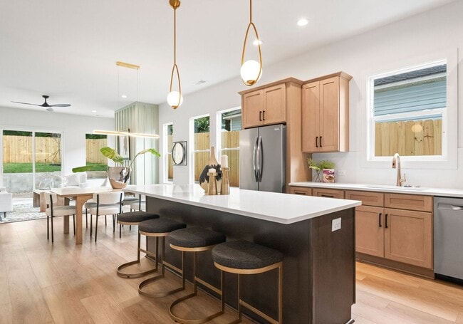 Photo - 2415 Pruitt St