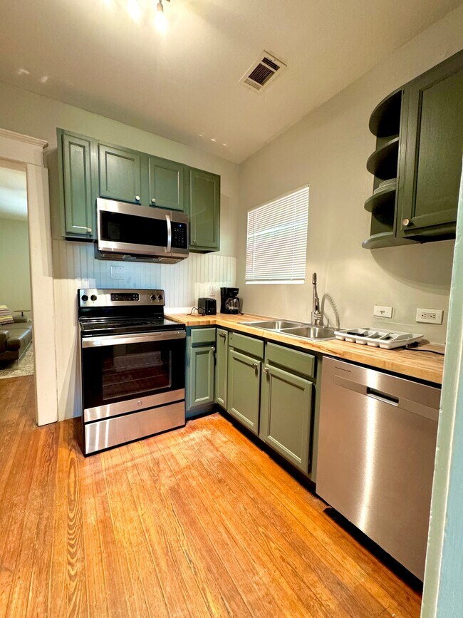 Photo - 658 Cascade Ave SW Unit A