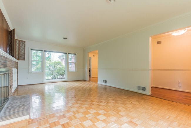 Photo - Fantastic Ranch in Convenient Location!