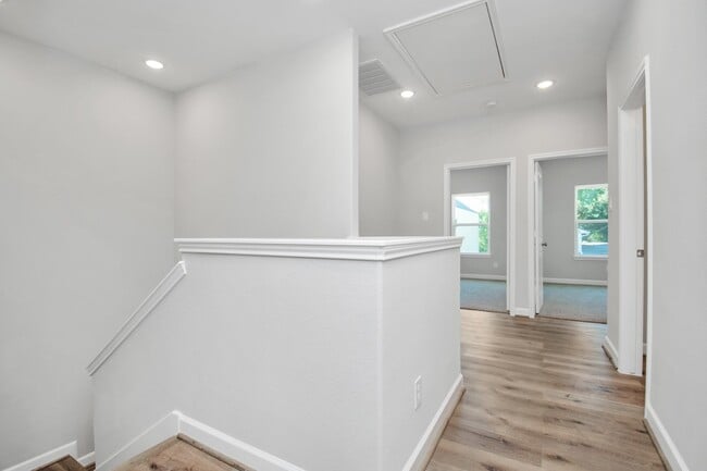 Photo - 2333 Hoskins Dr