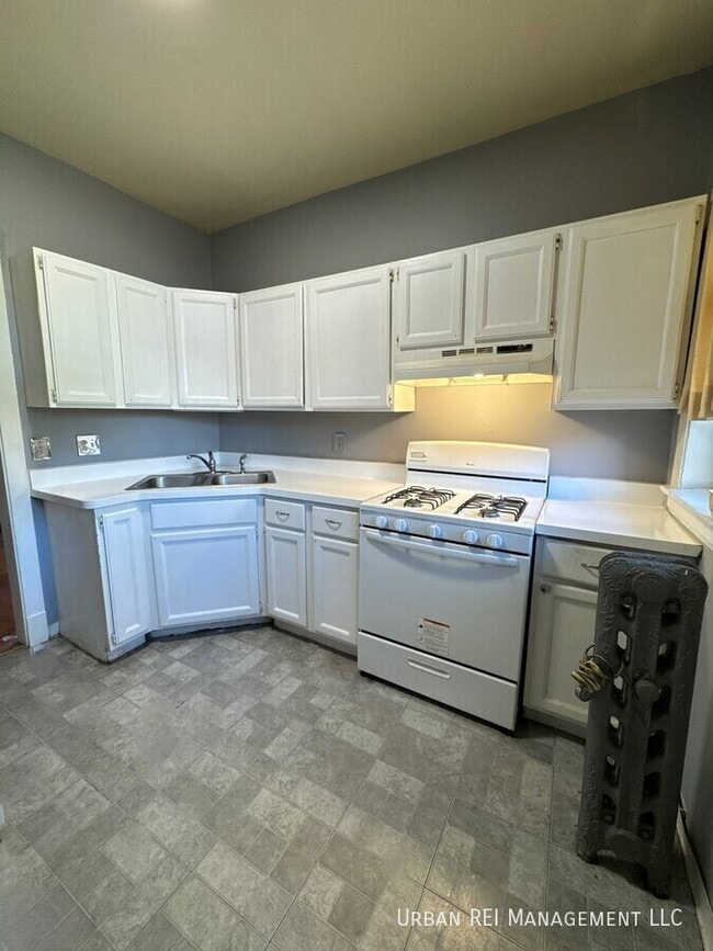 Photo - 1226 E 54th St