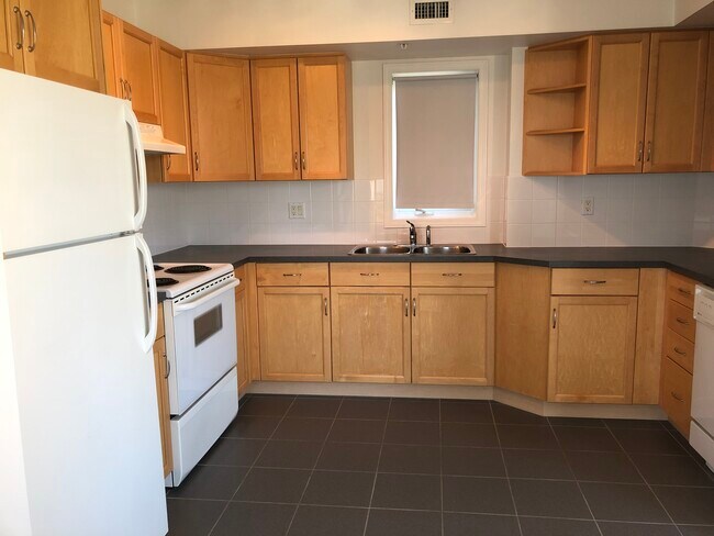 Photo - 9741 110 St NW Unit 1
