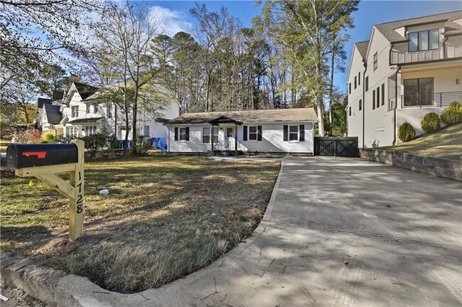 Building Photo - 1728 Wayland Cir NE