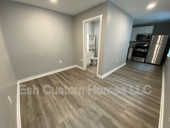 Building Photo - 218 W King St Rental