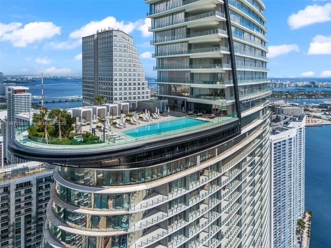 Photo - 300 Biscayne Boulevard Way