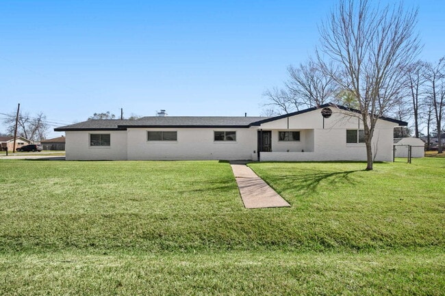 Building Photo - Newly Renovated 4/5 Bed 2 Bath in South Houston!