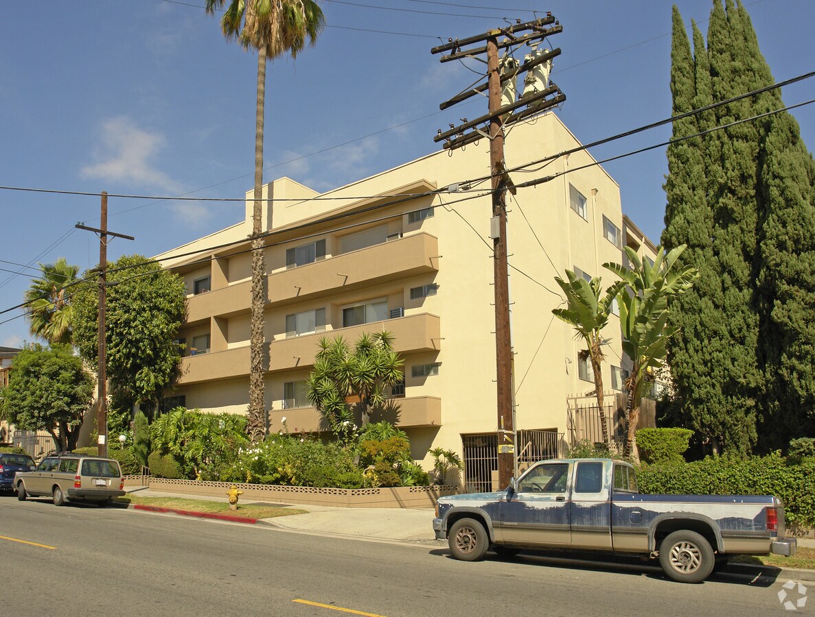 North Gardner Street Apartments - North Gardner Street Apartments