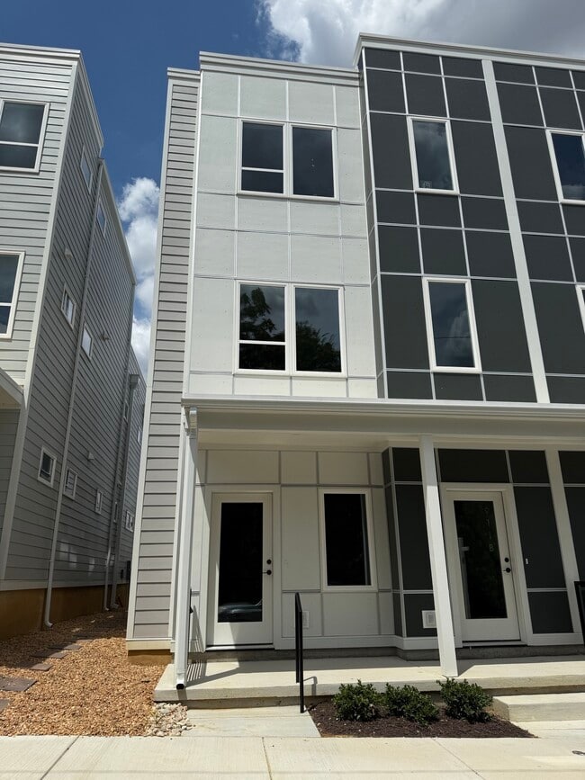 Building Photo - 911 Bainbridge St Rental
