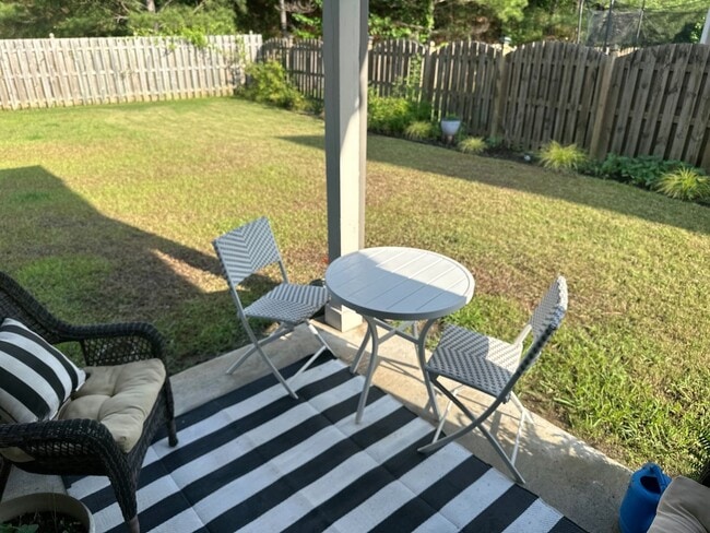 Photo - 1013 Edgewater Ln