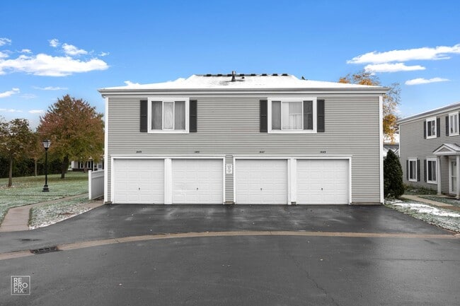 Photo - 2 Bedroom 1 Bath Ranch Style Home located in Quincy Park in Prospect Heights!