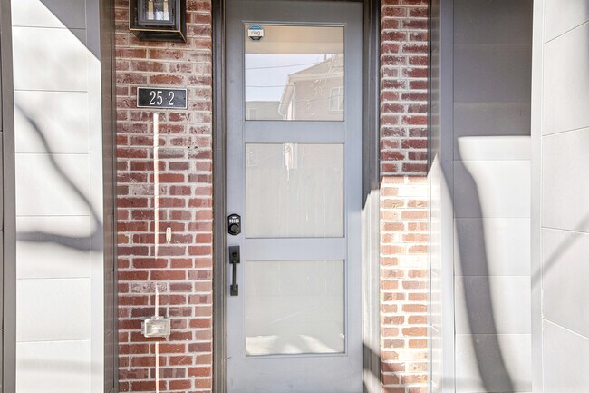 Photo - 25 S Washington St