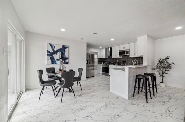 Photo - 1210 Burning Tree Rd