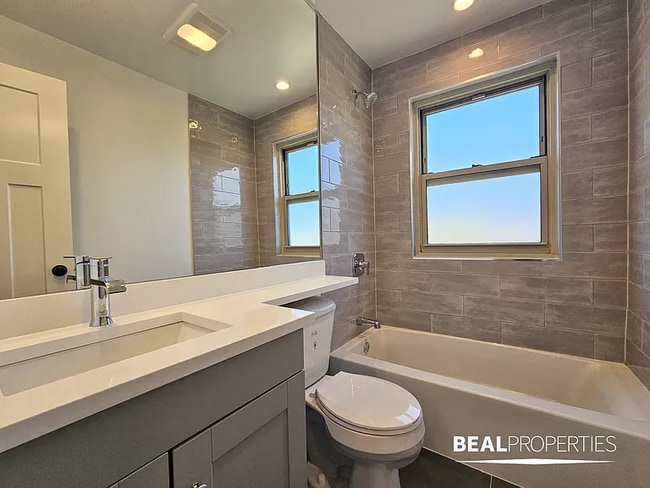 Photo - 535 W Aldine Ave