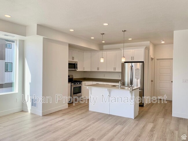 Photo - 143 E Verdon Ct