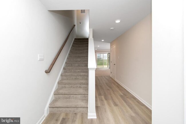 Photo - 272 Macoun Way