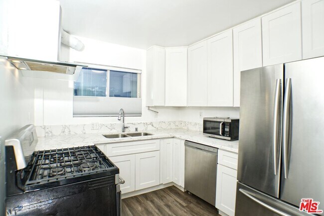 Photo - 1522 N Harvard Blvd Unit 4