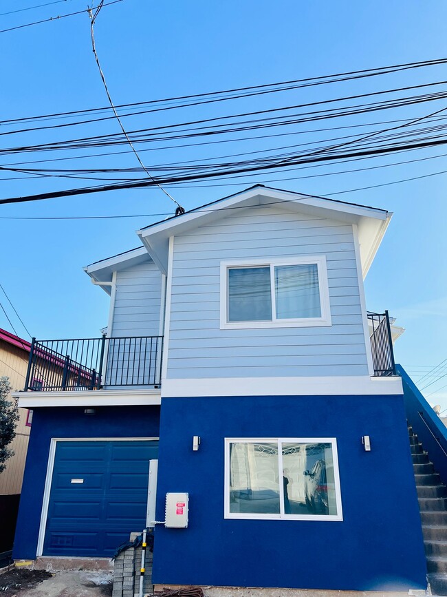663 1st Ln