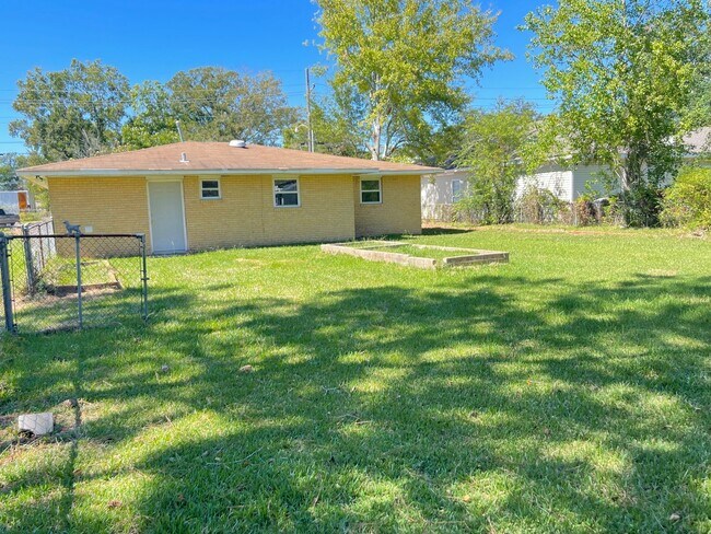 Photo - 110 N Carter St