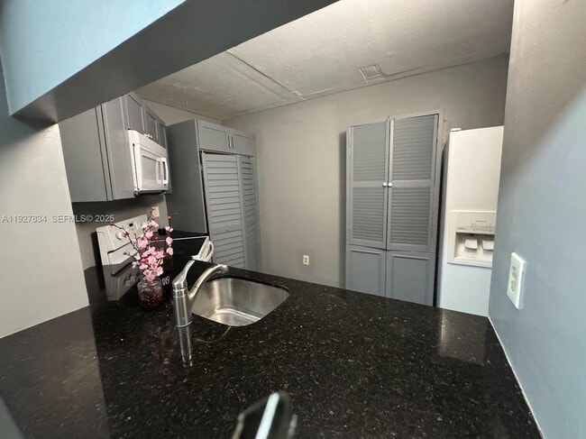 Photo - 855 NE 209th St Unit 102-34