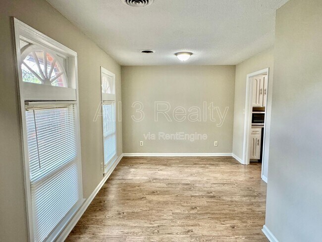 Photo - 329 Northwestern Rd