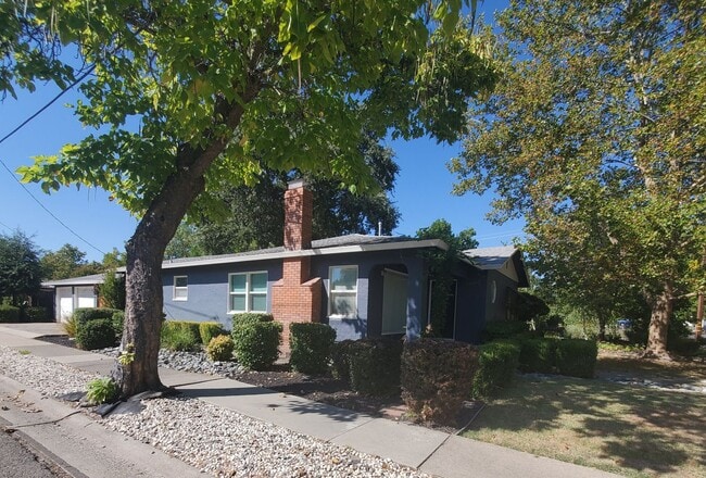 2166 Garden Ave