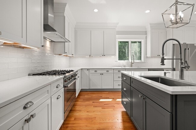 Photo - 585 Lowell St