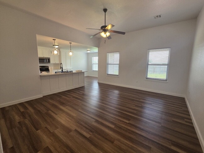 Photo - 311 Violet St