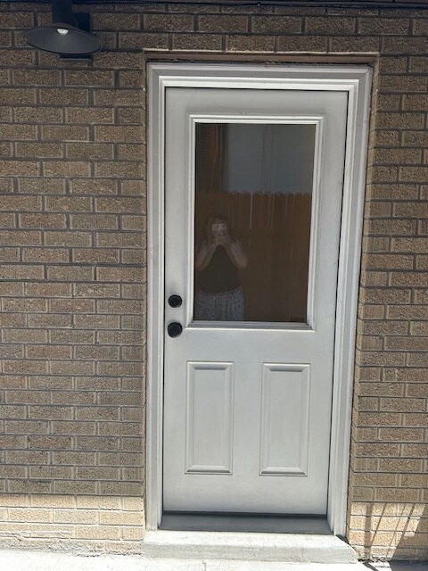 Separate private entrance - 4571 Beach Ct Apartments Unit B