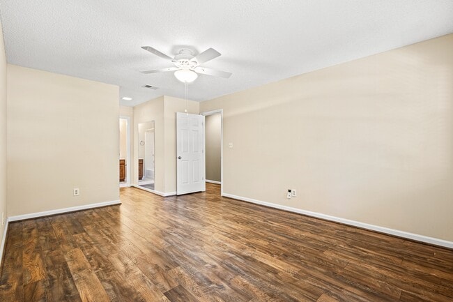 Master w/Ceiling Fan - 98 Hampshire Ct Unit 98