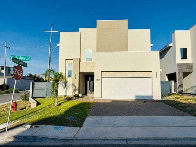 Photo - 7529 Cresta Bella St