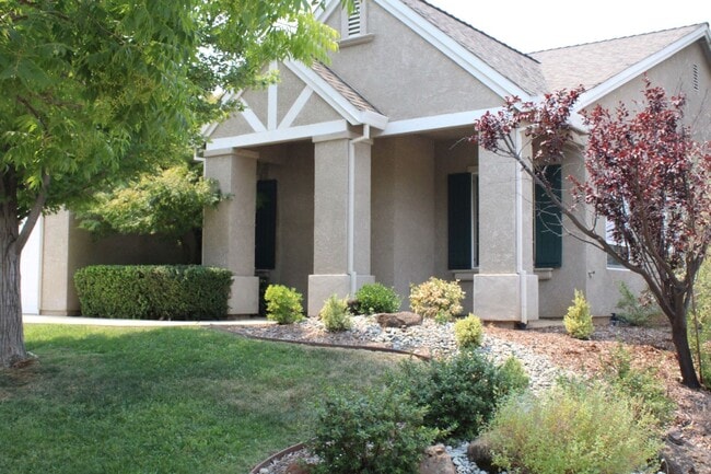 Building Photo - 4 BED/2 BATH IN THE SUNSET AVENUES SUBDIVISION