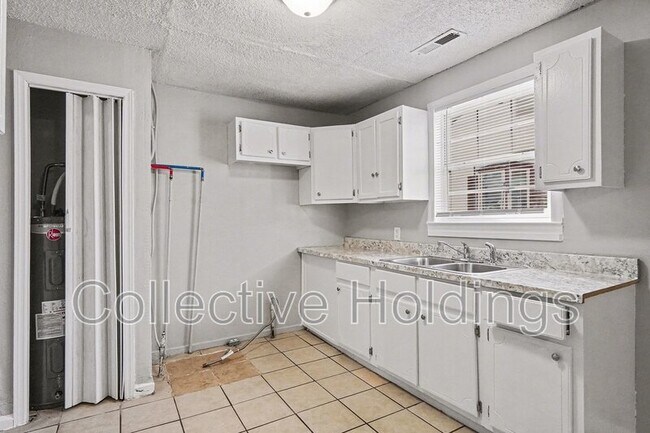 Photo - 1872 Princeton Ct SW