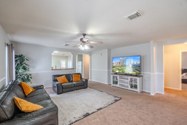 Photo - 914 Parsonfield Ct