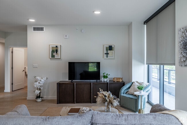 2 BR 2 BA - 1,069SF
