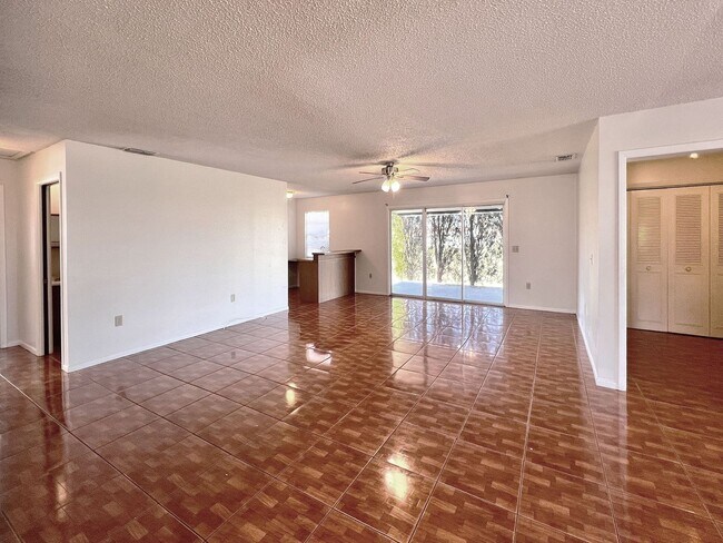 Photo - Spacious 3-Bedroom, 2-Bathroom in Winter H...