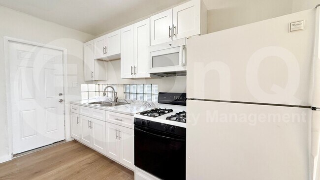 Photo - 3931 N Longview Ave Unit 2