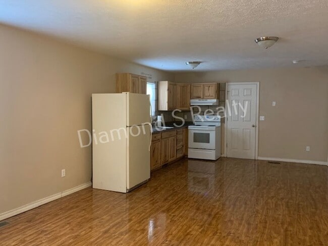 Photo - 3 Bedrooms / 1 Bath!  Cute and Charming Home Available Early May!