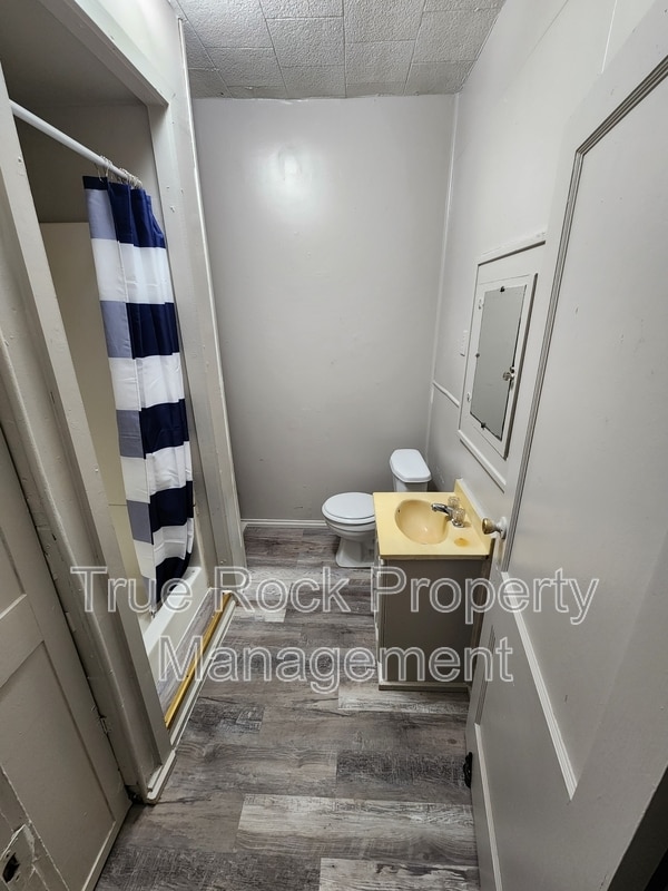 Photo - 426 W 15th St
